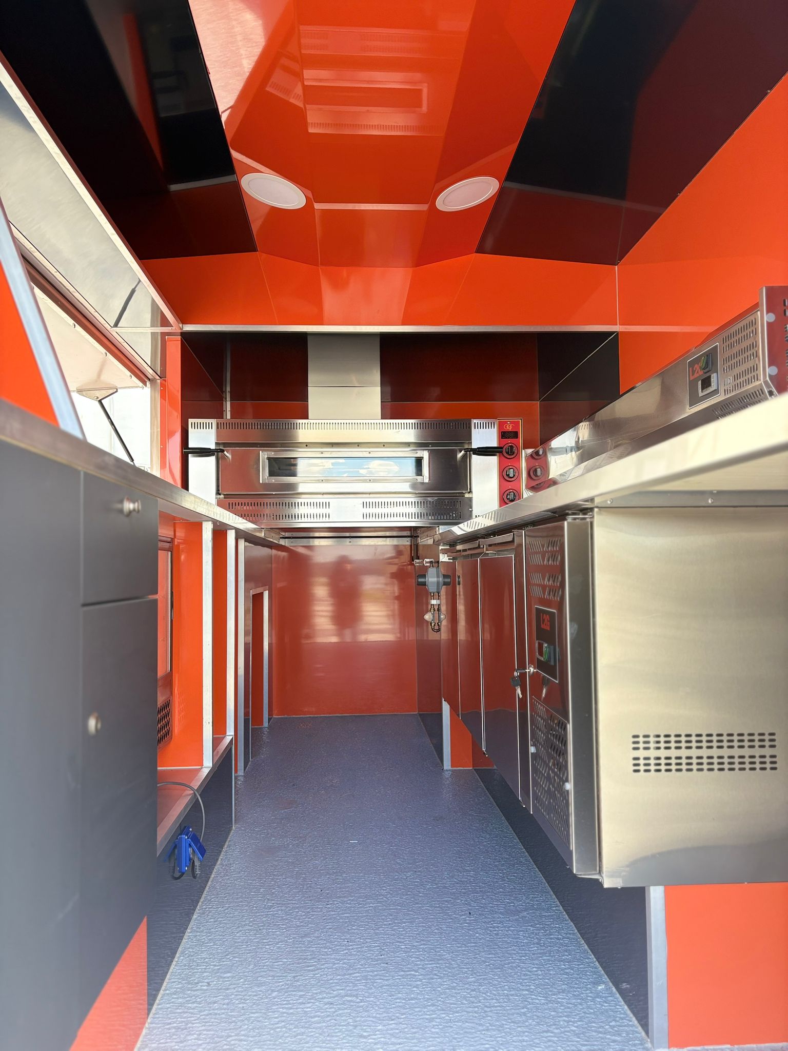 Camion food truck four à bois