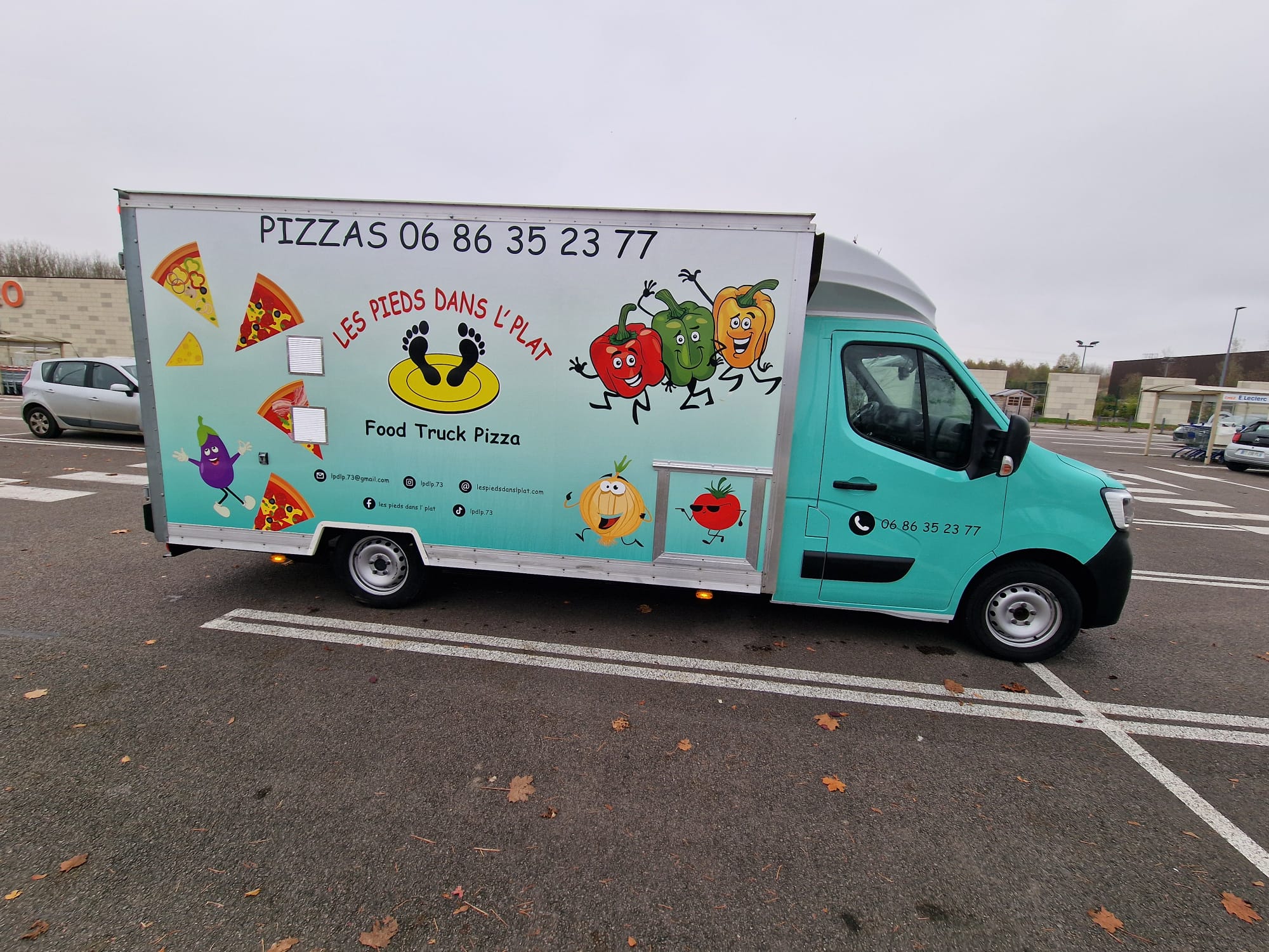 Camion Pizza Parfait : Votre Pizzeria Mobile, Prête à Conquérir Tous les Lieux