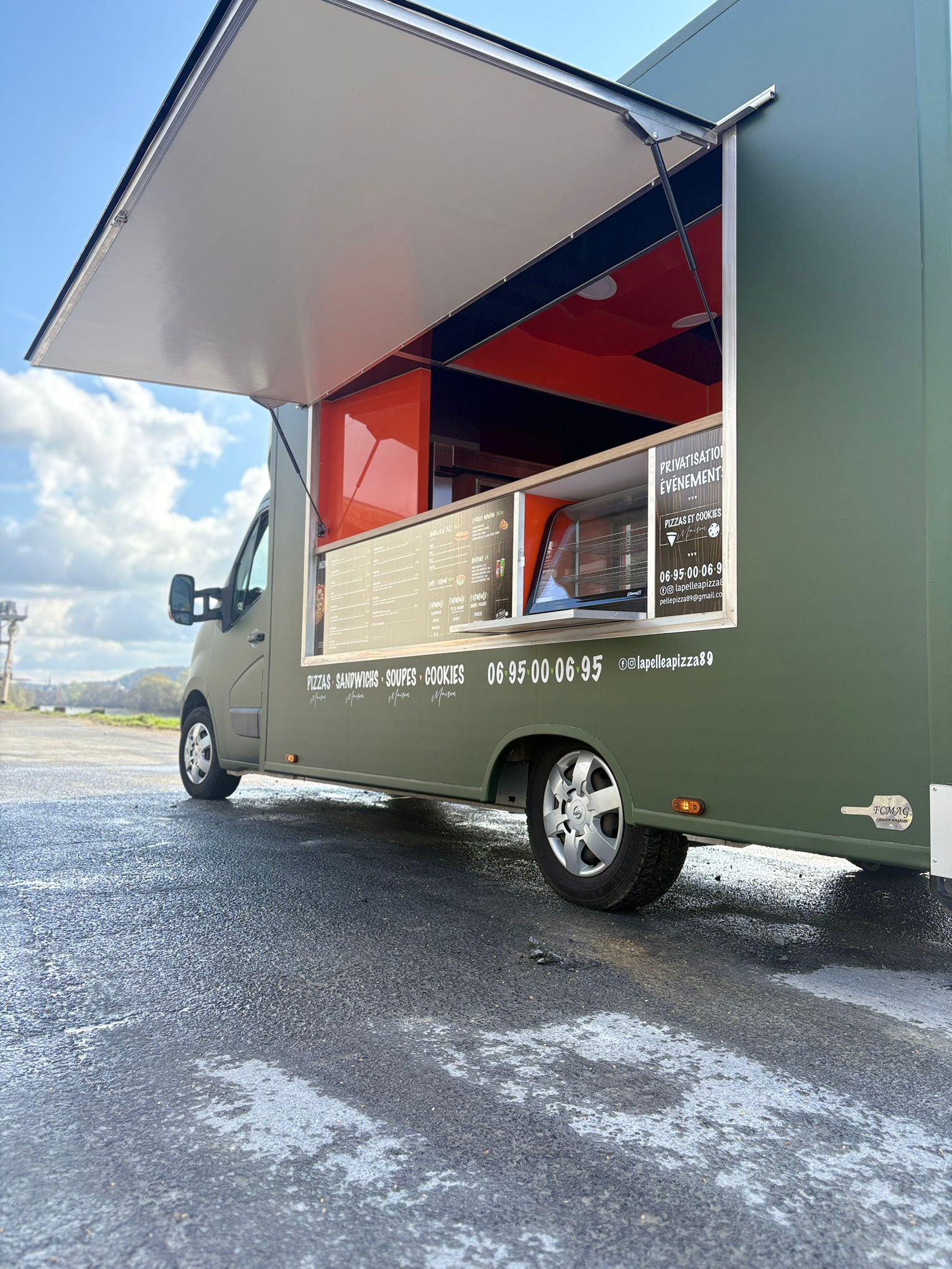 Camion food truck four à bois