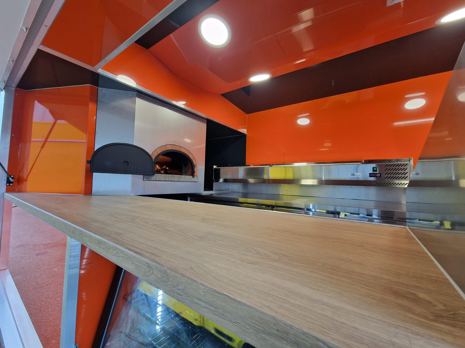 Camion Pizza au Four à Bois