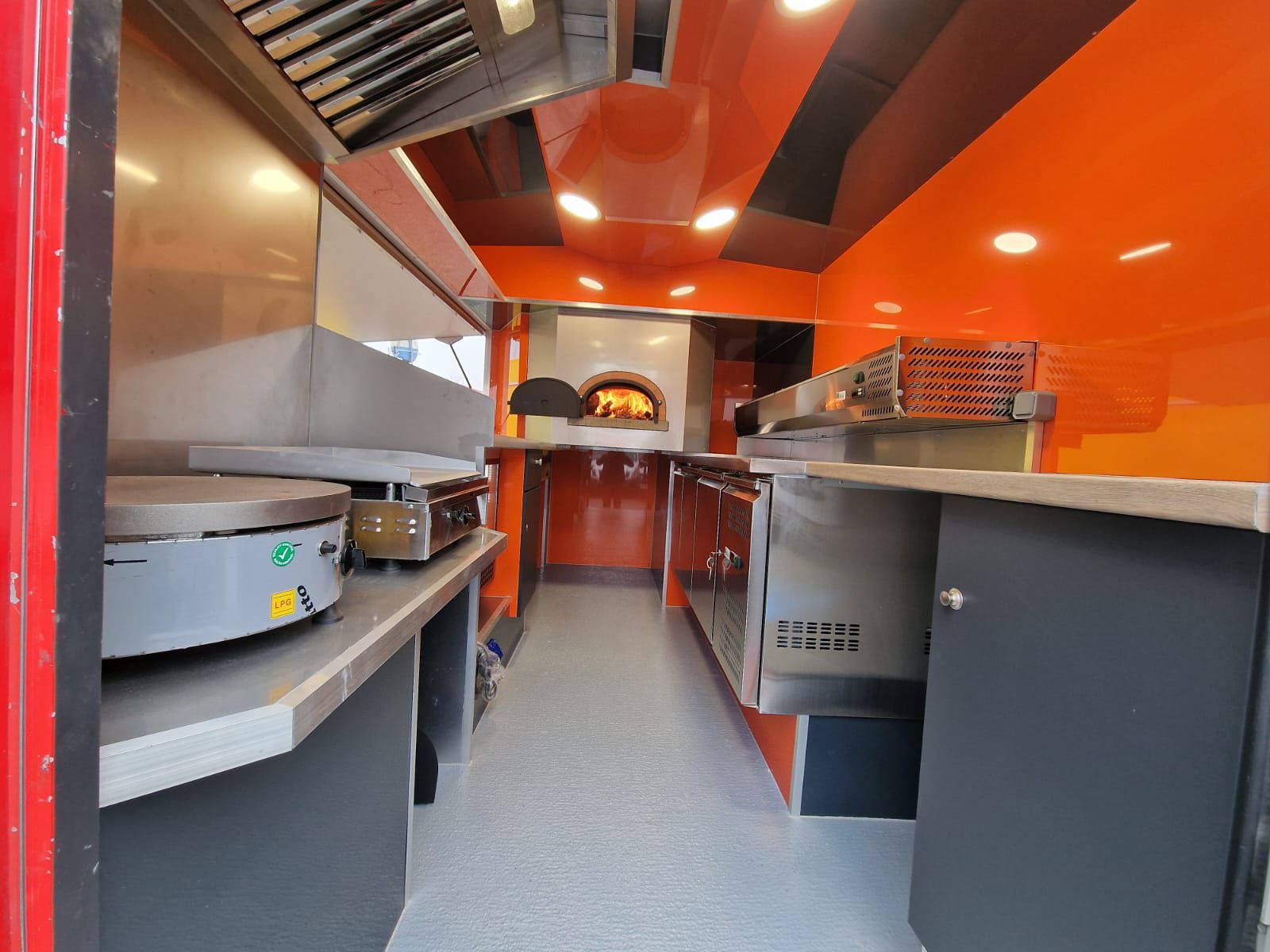 Camion Pizza au Four à Bois