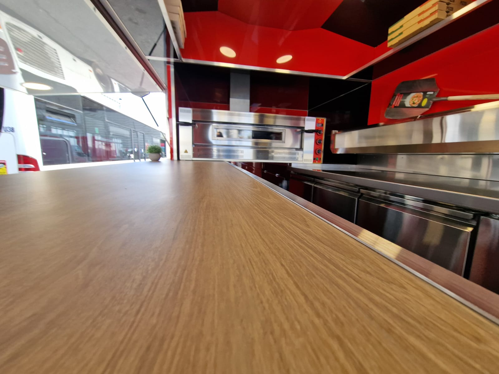 Camion pizza four à gaz