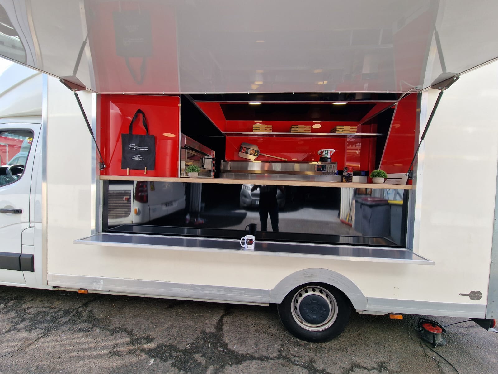 Camion pizza four à gaz