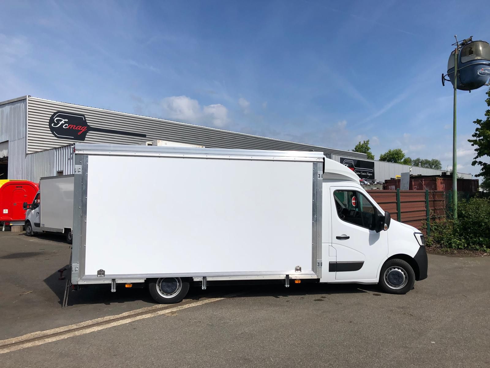 Camion podium avec bureau
