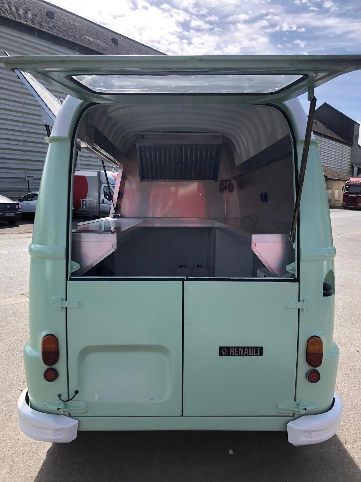 Estafette RENAUT Ouverture latérale et aménagement type snacking