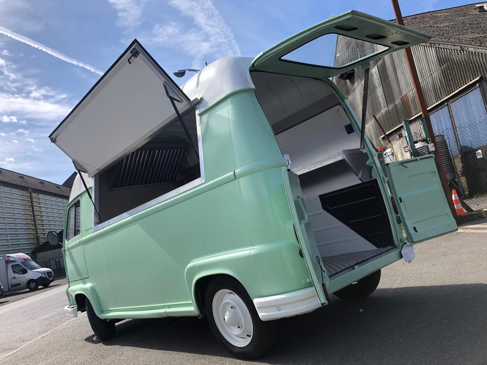 Estafette RENAUT Ouverture latérale et aménagement type snacking